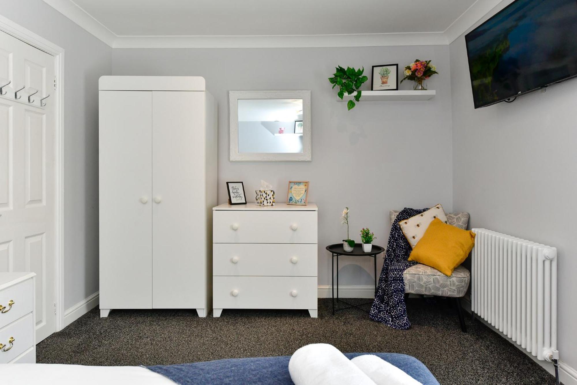 Free Parking - Heart Of The City - Superb Townhouse & Garden - Peaceful Area But Only 5Min Walk To Beach, Shops, Bars, Arena, Marina, Parks Swansea Eksteriør bilde
