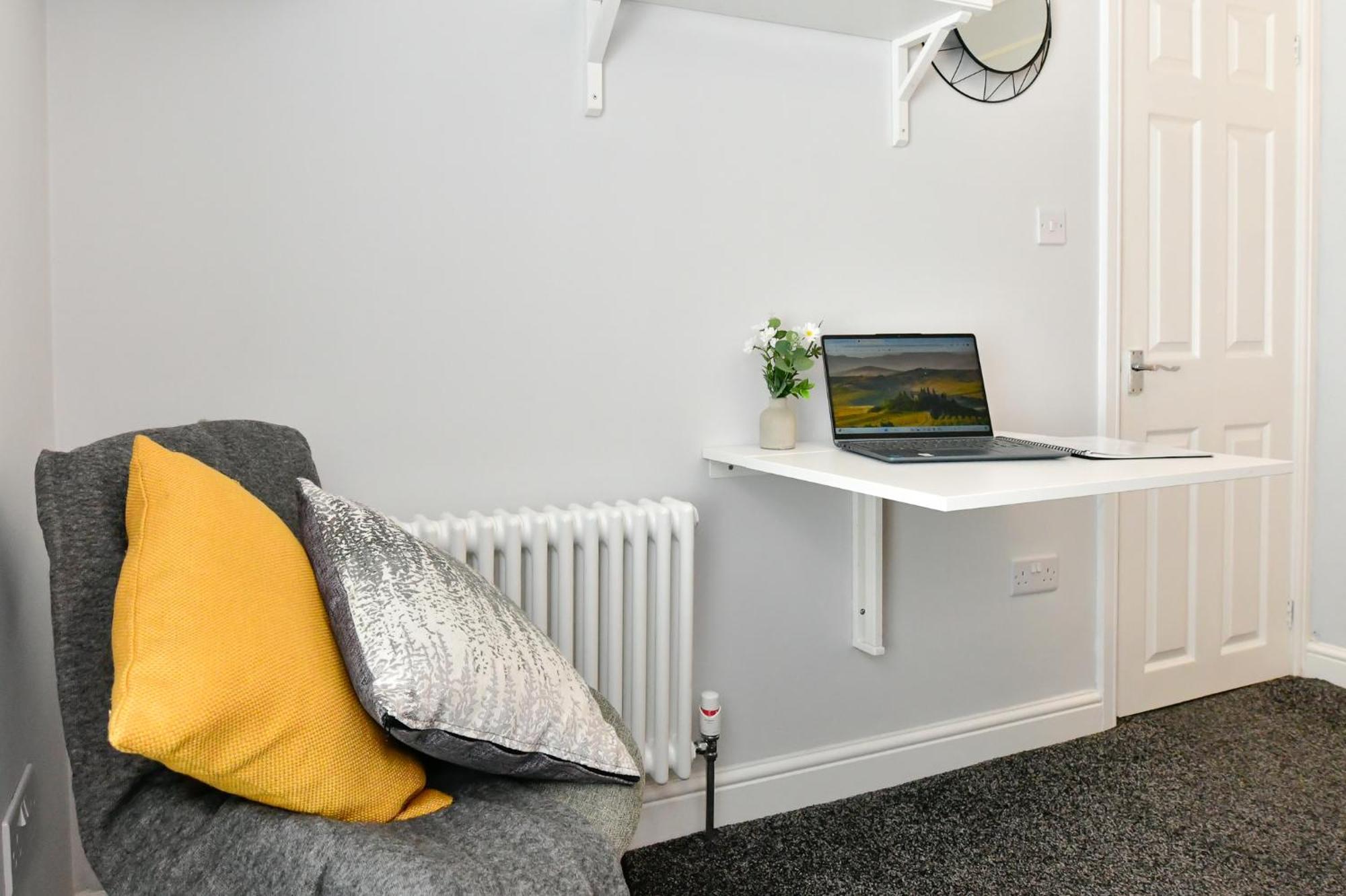 Free Parking - Heart Of The City - Superb Townhouse & Garden - Peaceful Area But Only 5Min Walk To Beach, Shops, Bars, Arena, Marina, Parks Swansea Eksteriør bilde