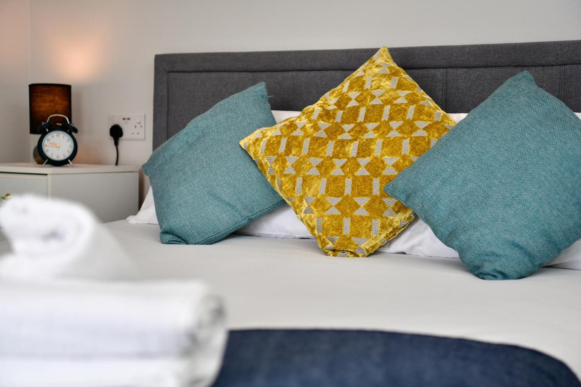 Free Parking - Heart Of The City - Superb Townhouse & Garden - Peaceful Area But Only 5Min Walk To Beach, Shops, Bars, Arena, Marina, Parks Swansea Eksteriør bilde