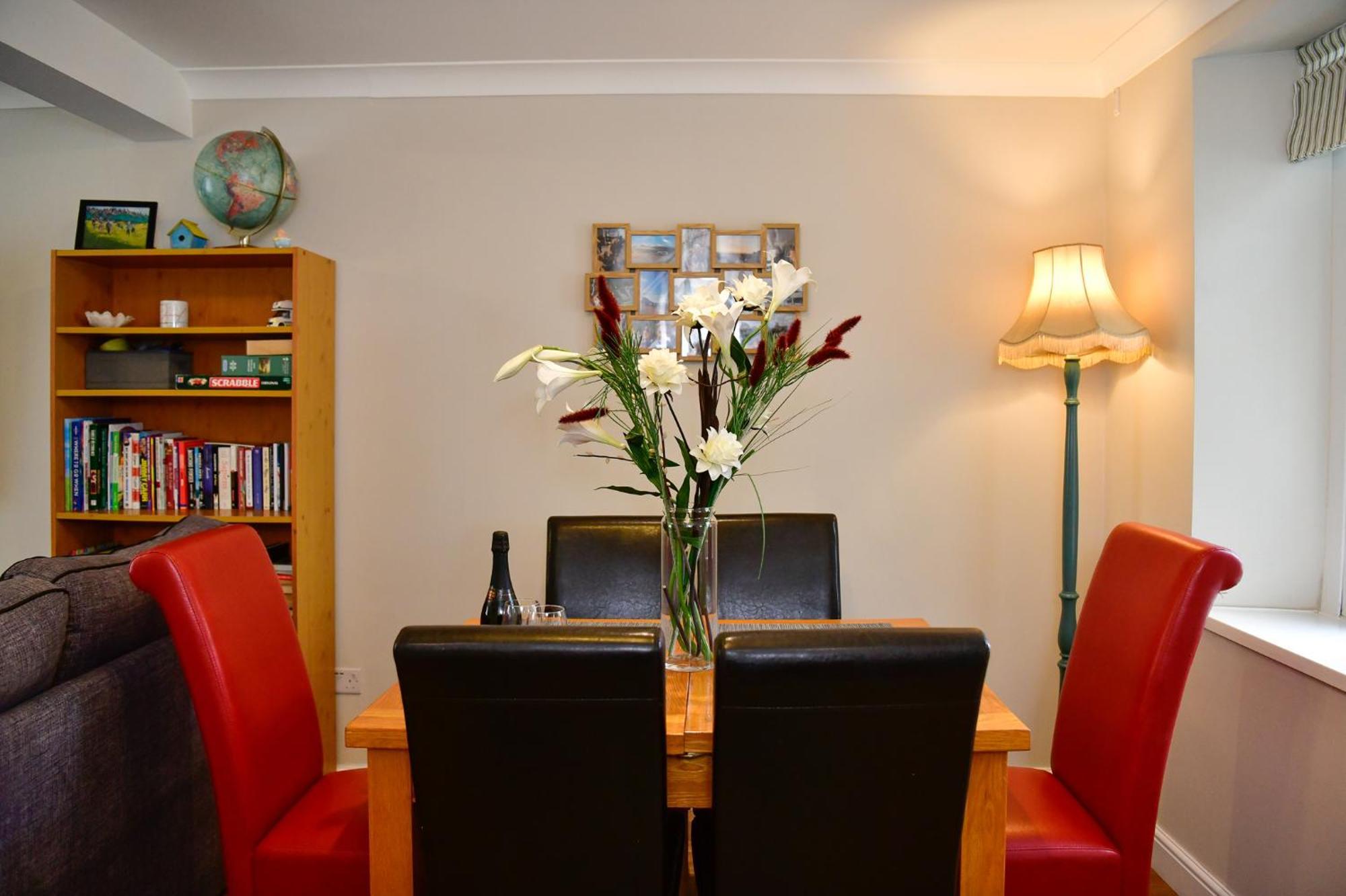 "Ideal Location" Superb Townhouse & Garden -5Min Walk To City, Beach, Marina - Quiet Popular Area Swansea Eksteriør bilde