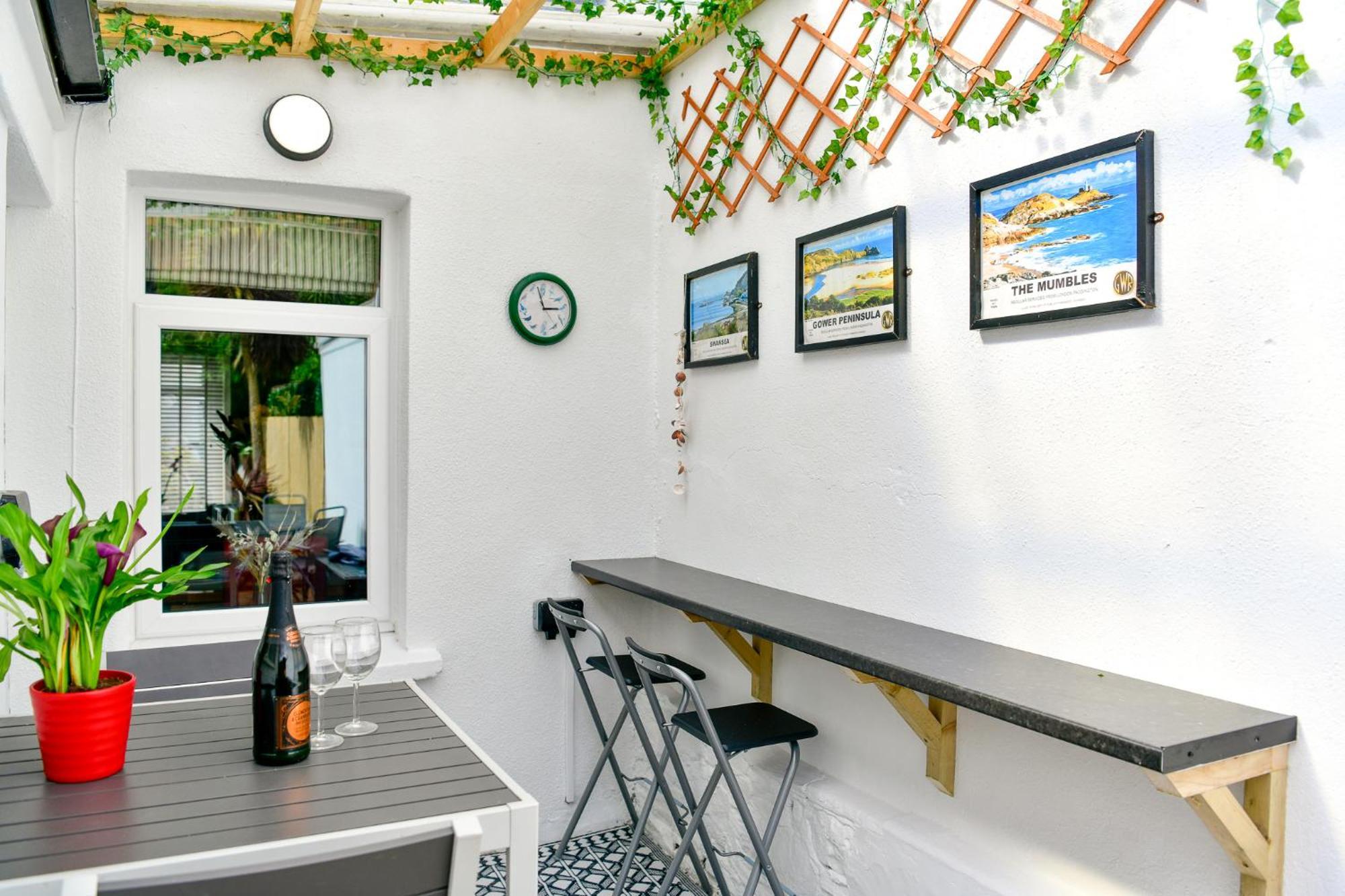 Free Parking - Heart Of The City - Superb Townhouse & Garden - Peaceful Area But Only 5Min Walk To Beach, Shops, Bars, Arena, Marina, Parks Swansea Eksteriør bilde