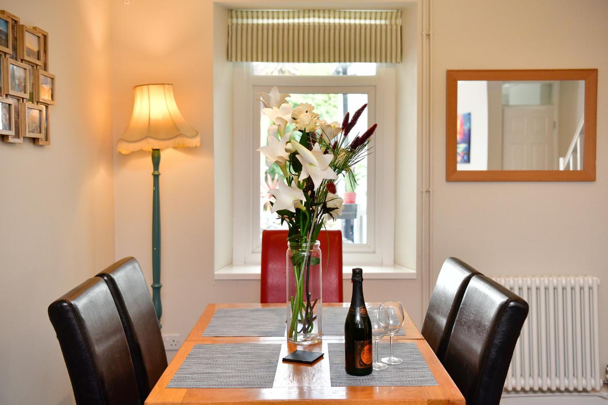 "Ideal Location" Superb Townhouse & Garden -5Min Walk To City, Beach, Marina - Quiet Popular Area Swansea Eksteriør bilde