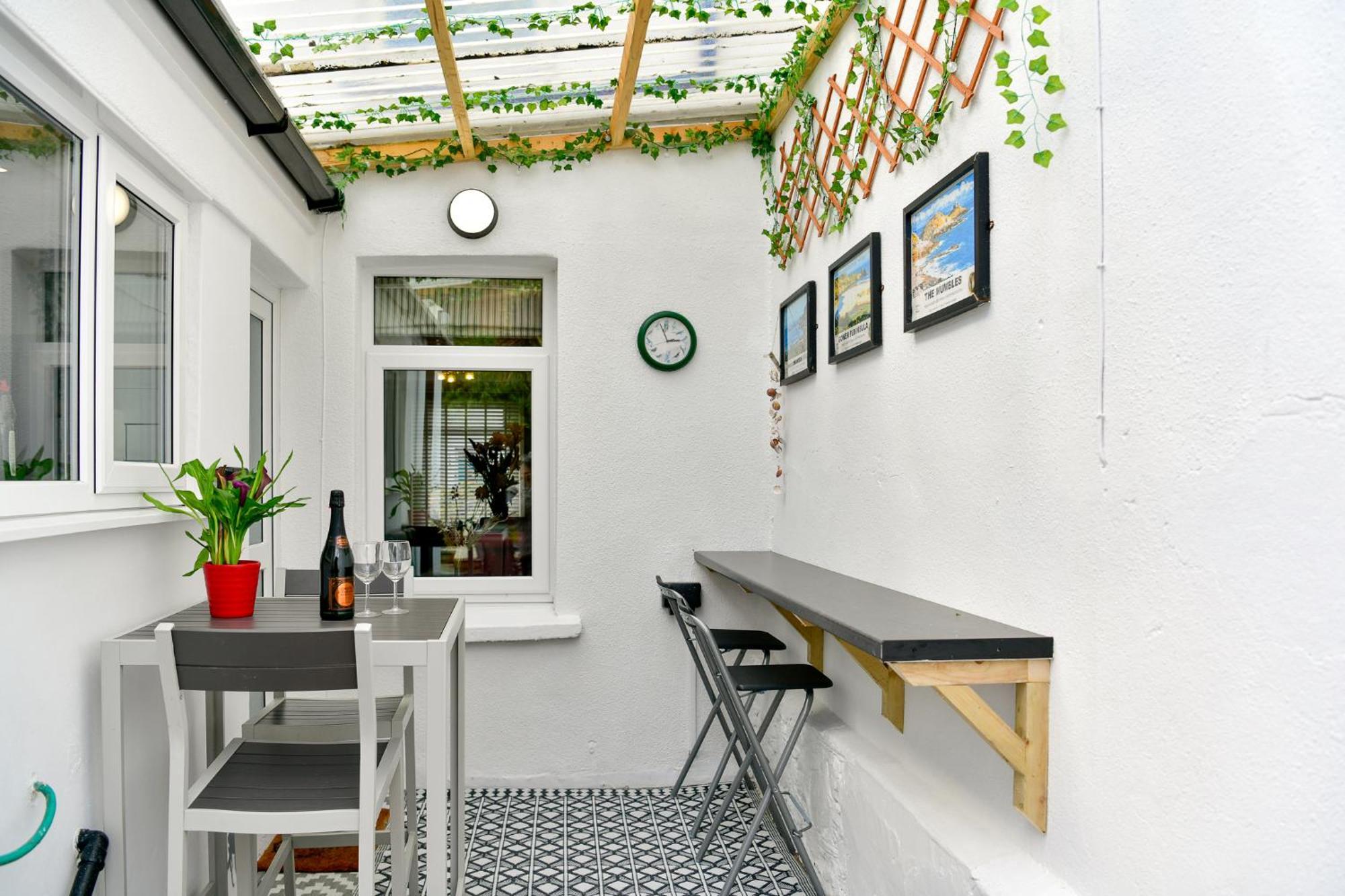 Free Parking - Heart Of The City - Superb Townhouse & Garden - Peaceful Area But Only 5Min Walk To Beach, Shops, Bars, Arena, Marina, Parks Swansea Eksteriør bilde