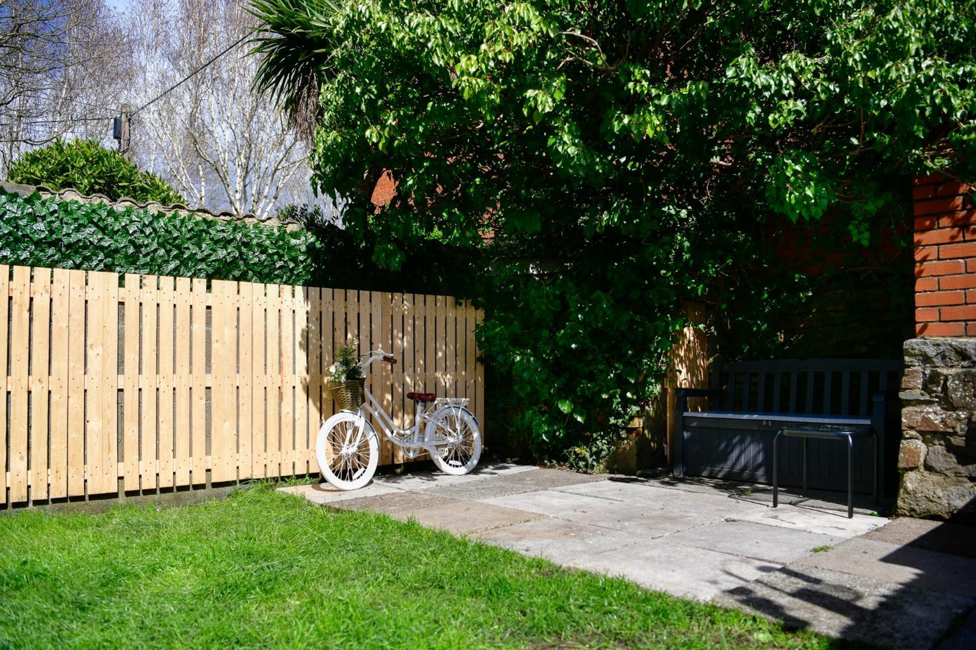 Free Parking - Heart Of The City - Superb Townhouse & Garden - Peaceful Area But Only 5Min Walk To Beach, Shops, Bars, Arena, Marina, Parks Swansea Eksteriør bilde